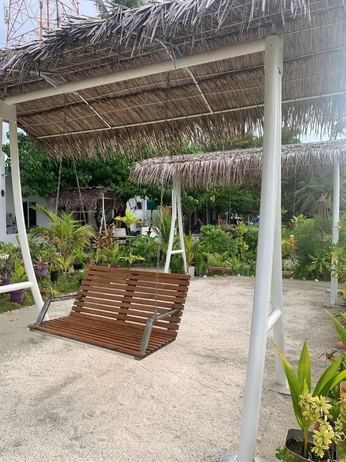 Reef Edge Thulusdhoo, Maldives Hotel Exterior foto