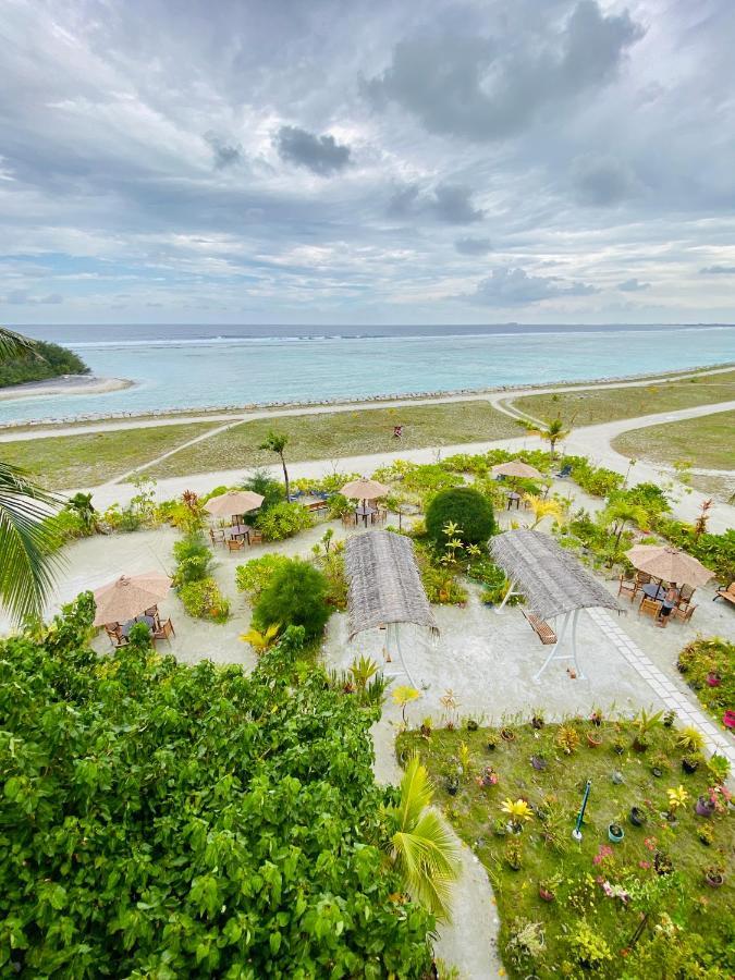 Reef Edge Thulusdhoo, Maldives Hotel Exterior foto