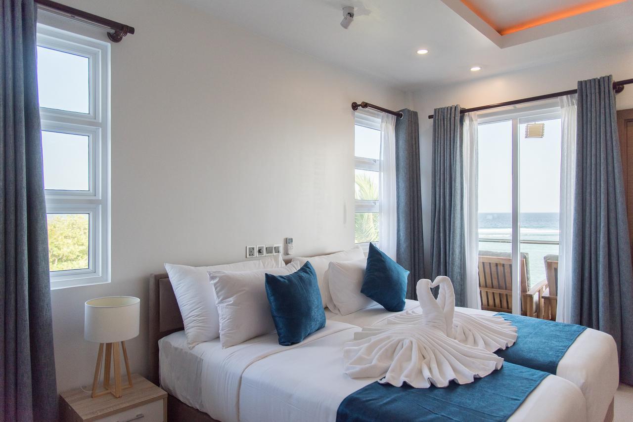 Reef Edge Thulusdhoo, Maldives Hotel Exterior foto